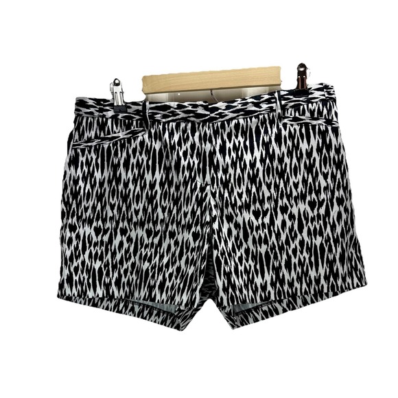 Laundry by Shelli Segal Pants - Laundry Shelli Segal Size‎ 10 Black & White Print Flat Front Shorts Cotton Blend